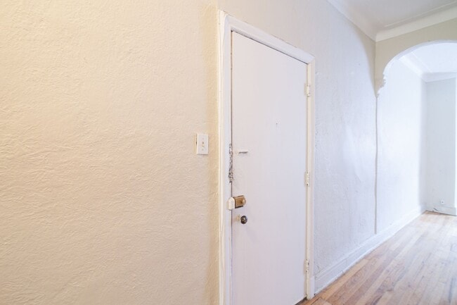 Photo - 4880 Queen Mary Road Unit 1