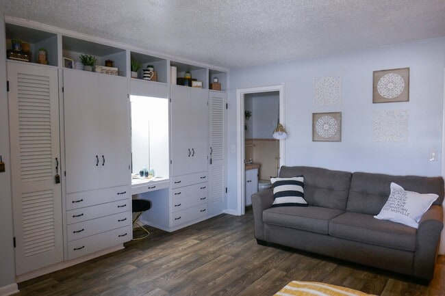 Plenty of Storage and stylish space - 803 Hillview Heights Unit 205