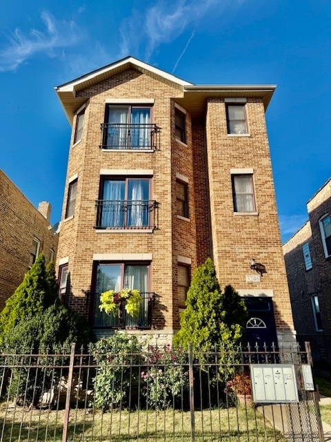 Building Photo - 3246 W Warren Blvd Unit 2