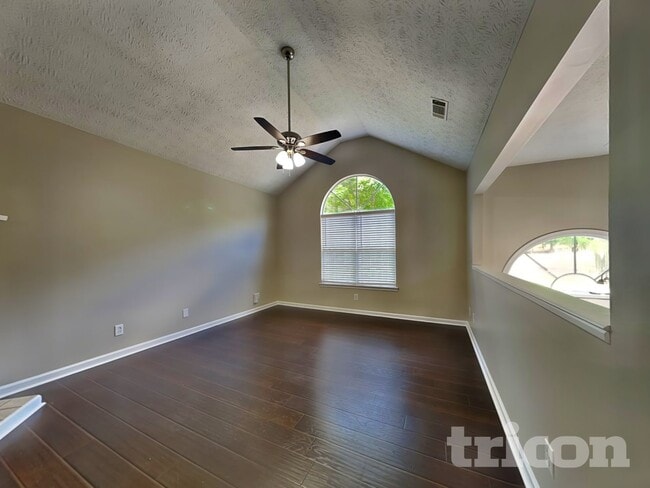 Photo - 760 Country Lake Ct