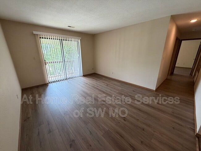 Photo - 757 E Bain St