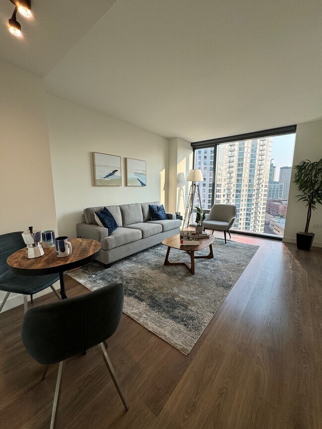 Photo - 350 N Canal St