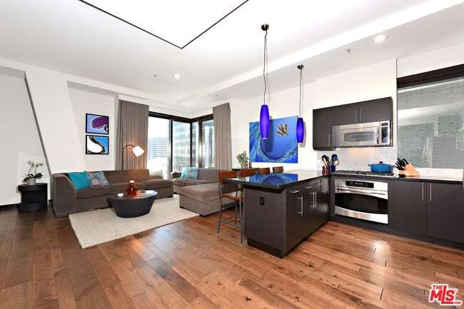 Building Photo - 655 S Hope St Unit 1205 Rental