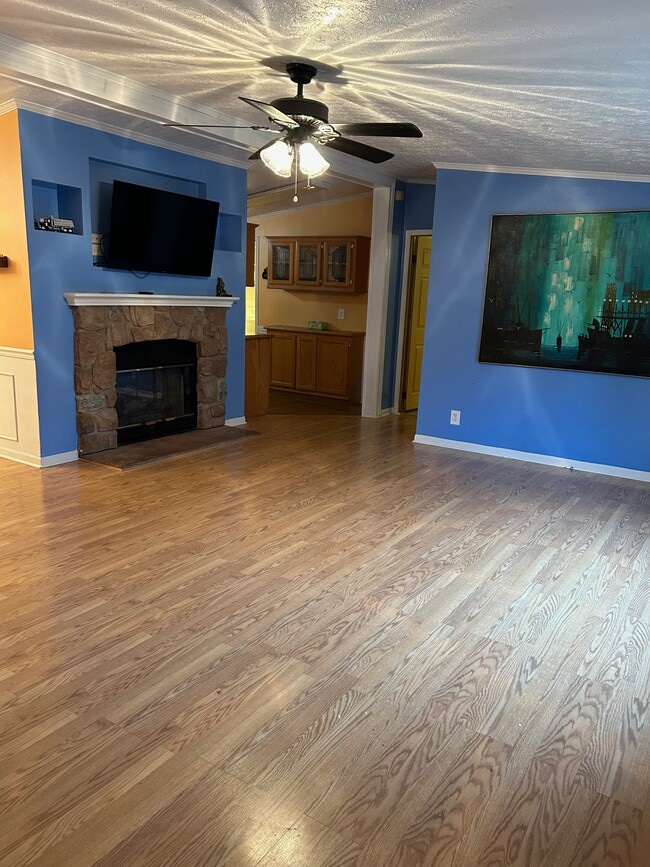 Sala de estar - 350 Forest Green Dr