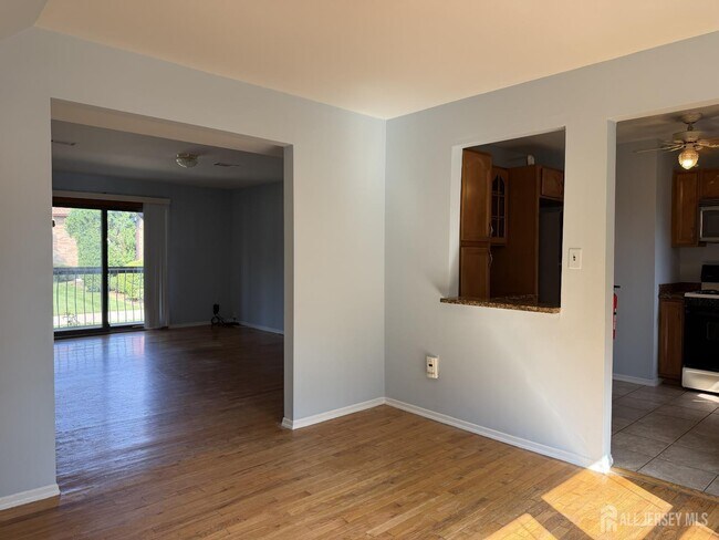 1105 N Oaks Blvd