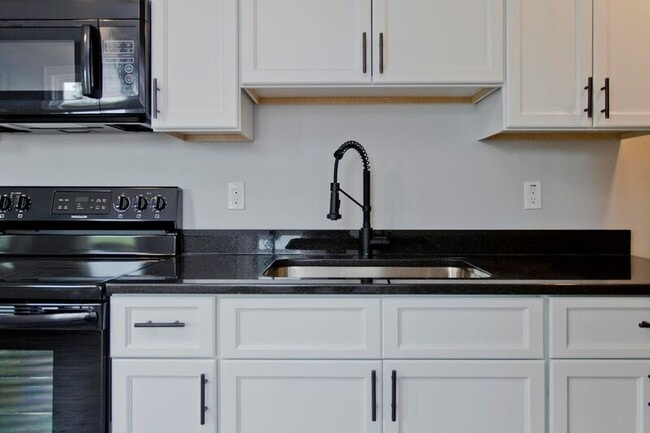 Building Photo - 104 Moore St Unit 1st FL