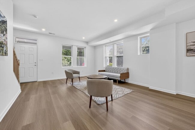 Photo - Spacious 6BR Rowhome in Prime DC Location