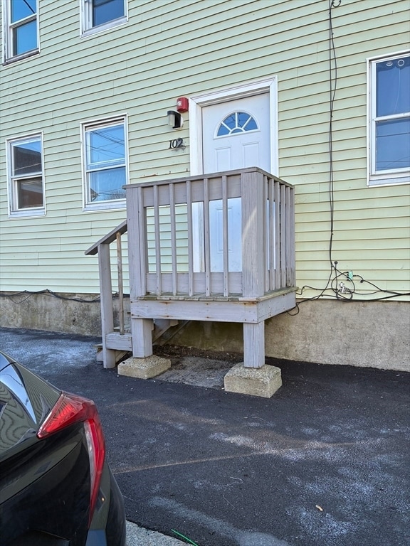 Building Photo - 102 Pleasant St Unit 1