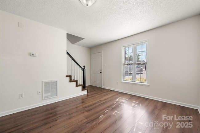 Photo - 608 Bethpage Rd