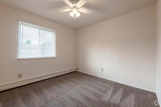 2BR, 1BA - 825SF
