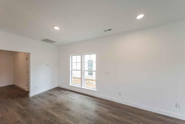 Photo - 1025 Highgrove Hts NW