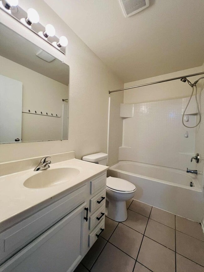 Photo - KHR-2708-48-S Unit HH - 2708 Lower