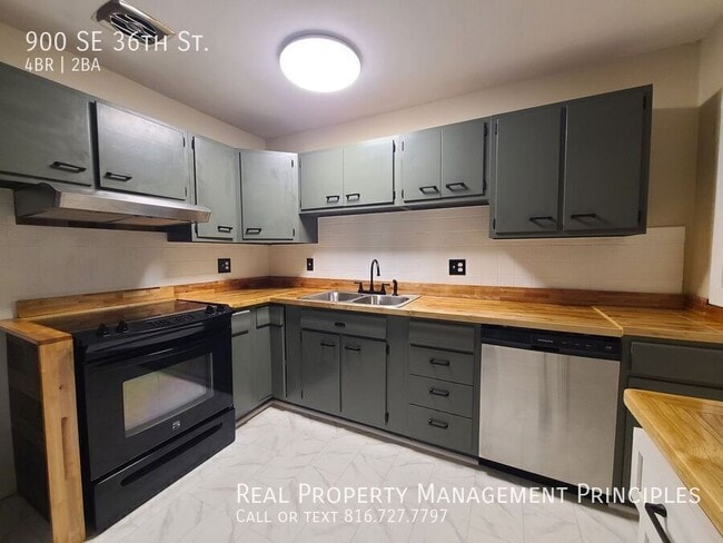 Photo - 900 SE 36th St