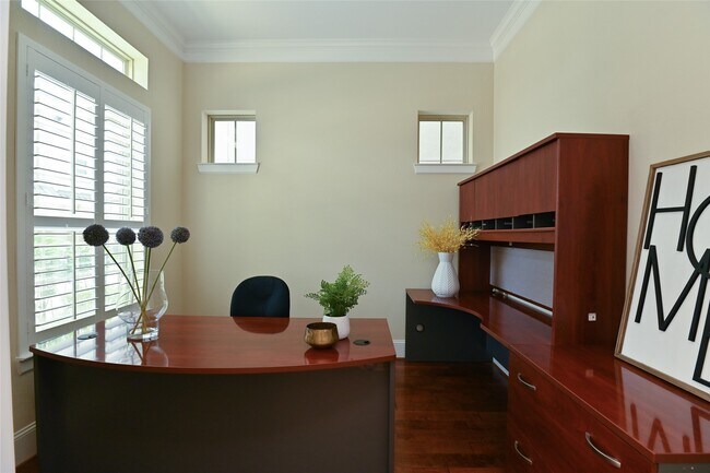 Photo - 11906 McNabb Ln House