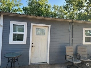 Building Photo - 110 N Line St Rental