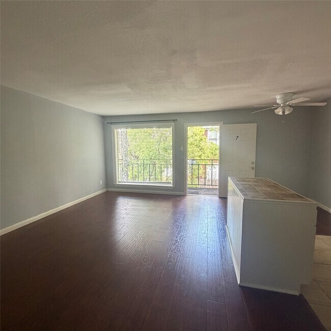 Photo - 4624 Bell St Unit 7