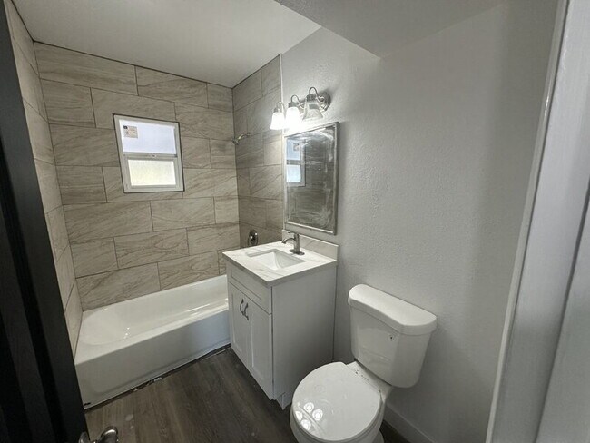 Photo - 390 W Lindbergh Ave