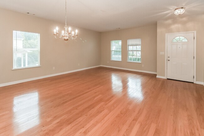 Photo - Beautiful 6 Bedroom located in Stockbridge!