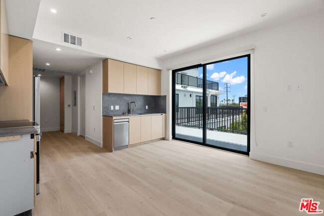 Photo - 1808 Lincoln Blvd Unidad 405