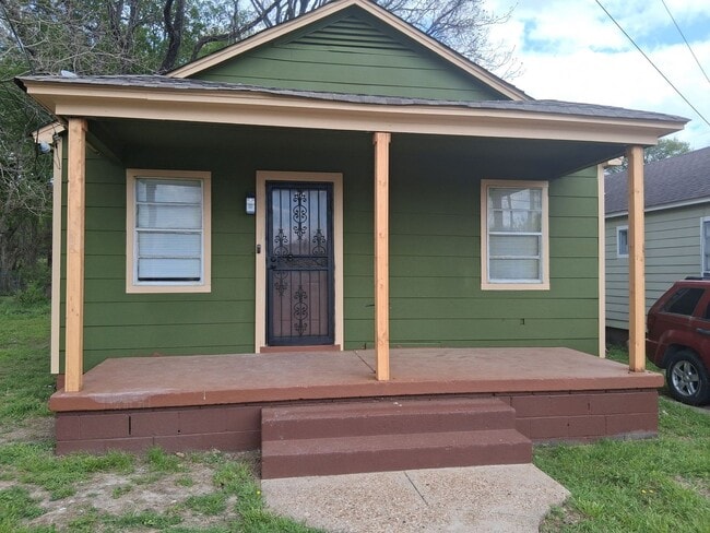 Building Photo - 3 bedroom 2 bath home at an affordable price