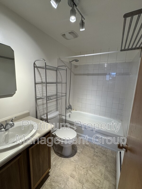 Photo - 1001-1002 2 Ave NW