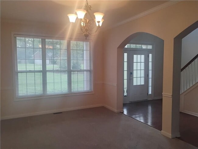 Photo - 807 Sylvania Ct SE