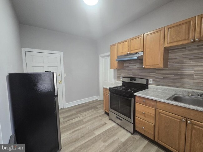 Building Photo - 5526 N Mascher St Unit 2ND FL REAR Rental