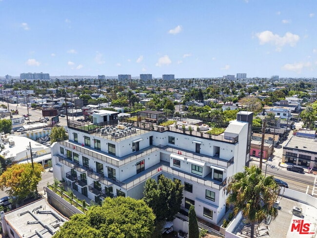 Building Photo - 1808 Lincoln Blvd Unit 505