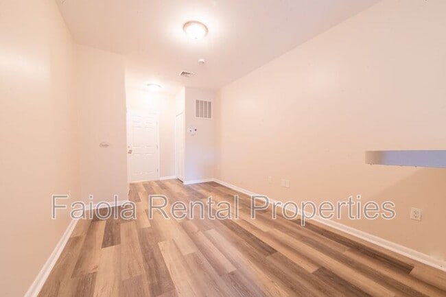 Photo - 112 N High St Unit Apt C3