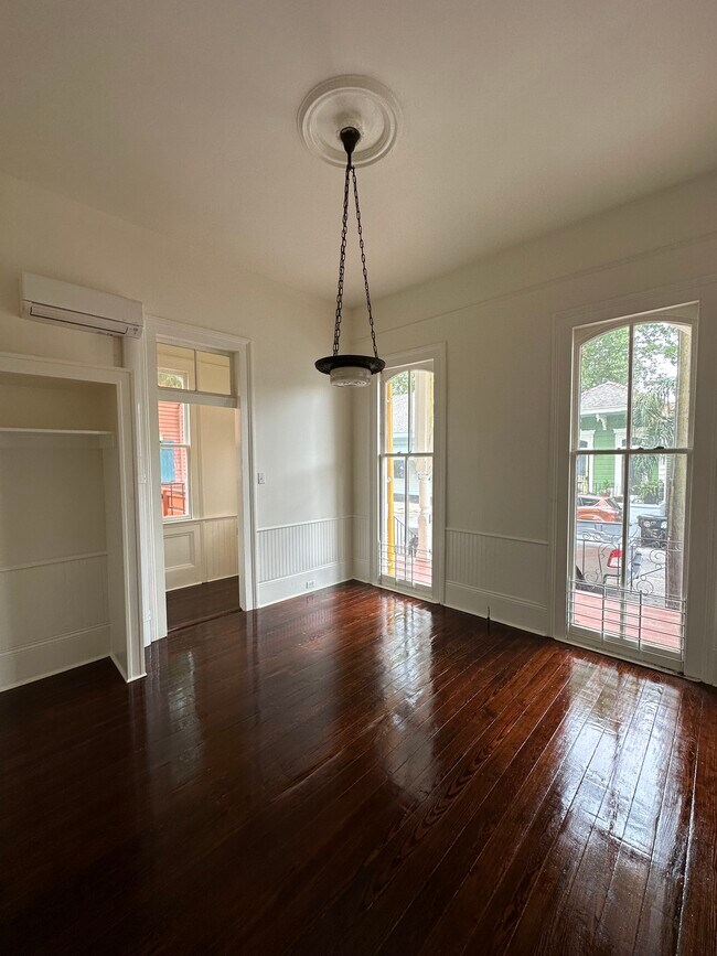 Living Room - 3821 Dauphine St Unit Apt C