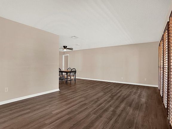 Photo - 401 Running Horse Rd