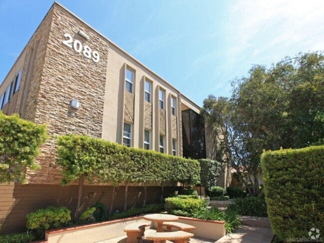 Building Photo - 2089 Chatsworth Blvd Unit 16 Rental