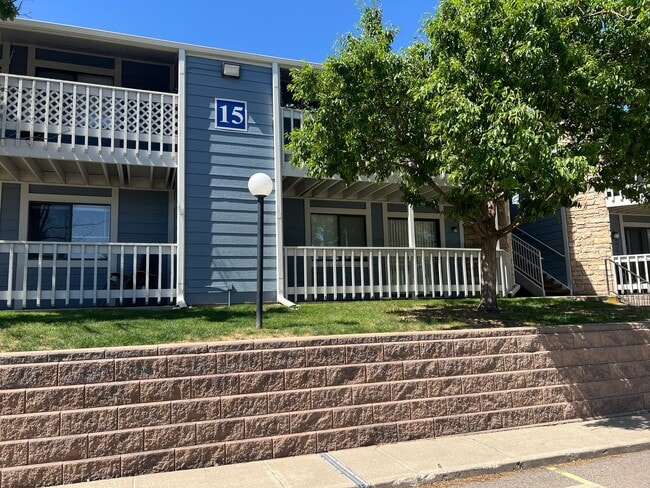 Building Photo - Welcome to this comfortable 1-bedroom, 1-bathroom