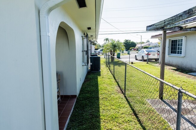 Photo - 1020 SW 84th Ave Unit 2