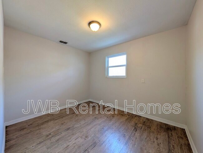 Photo - 6934 Miss Muffet Ln N