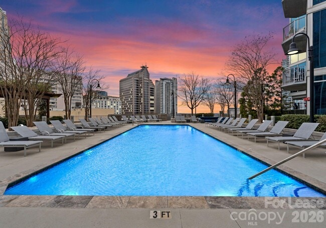 Photo - 210 N Church St Unidad 1606