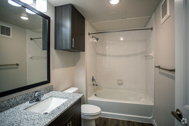 B1 - 2BR, 2BT - 995SF