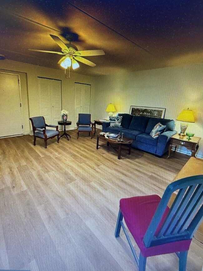 Photo - 4 Dover Hall Unit 4433 ELAN COURT