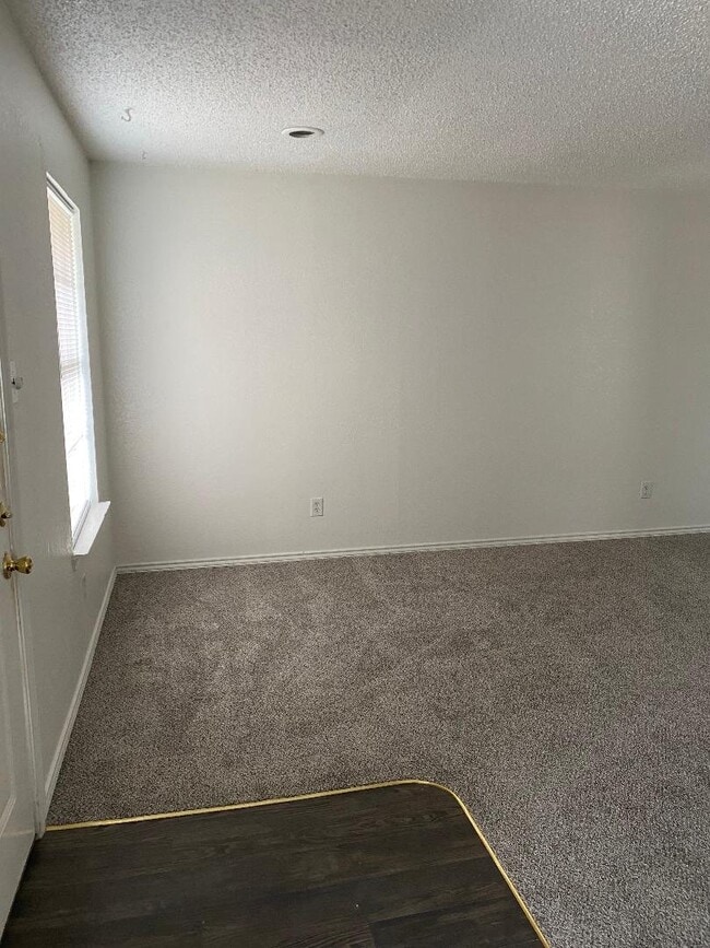 718 Lariat Ln Unit D