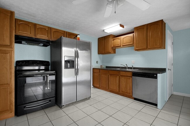 Photo - 2138 Sprucefield Dr