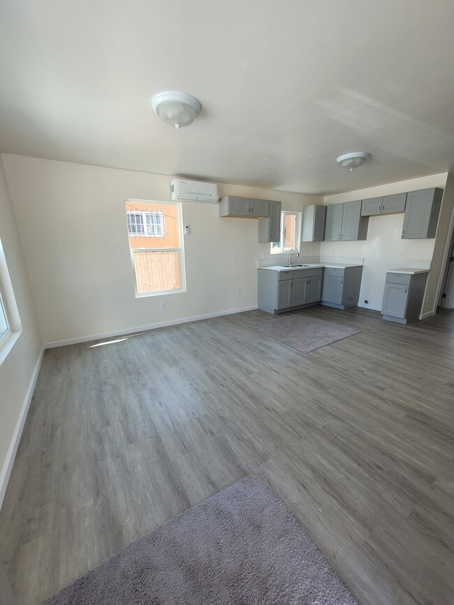 Photo - 11017 Condon Ave