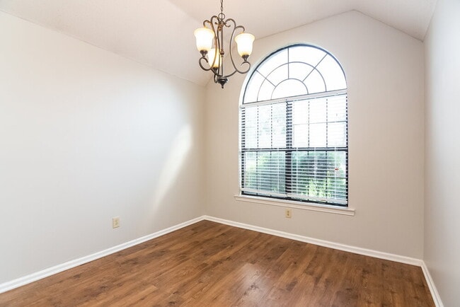 Photo - 10824 Ridgefield Dr