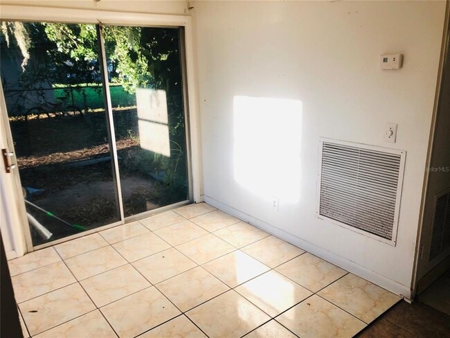 Photo - 210 Lee Dr