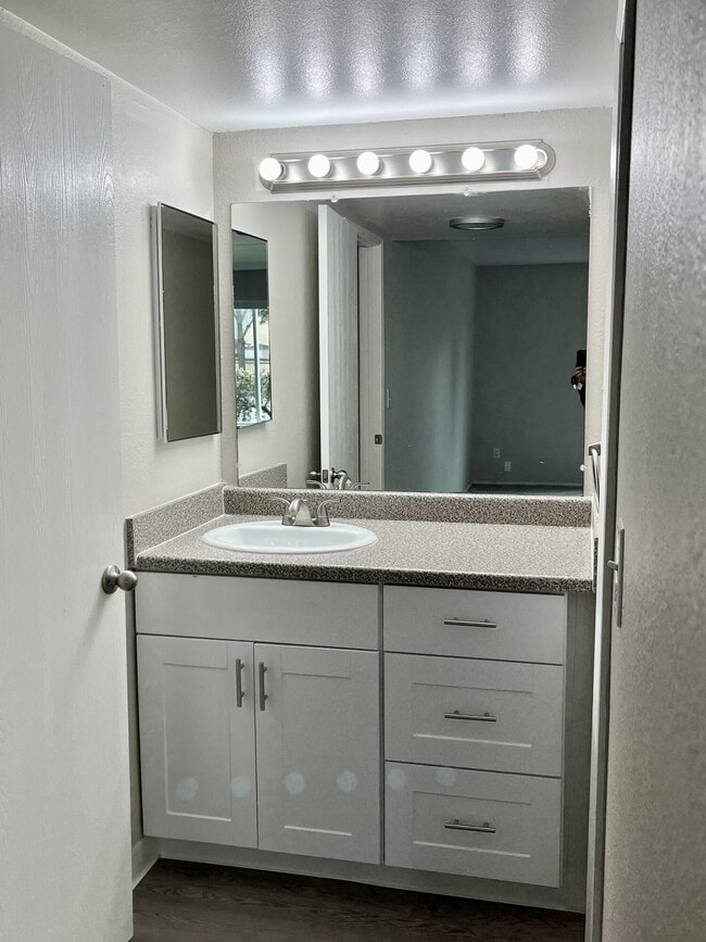 Glenbrook Apartments