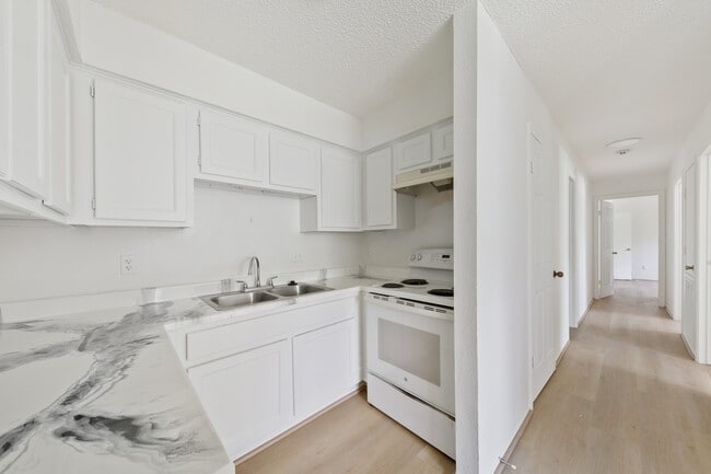 Photo - 700 Lyle W Ave Unit D