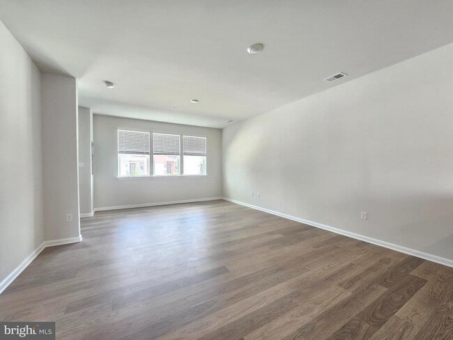 Photo - 1410 Sugarplum Ln