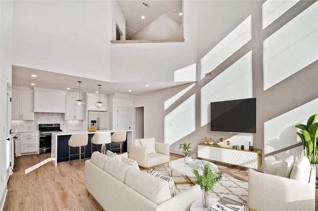 Photo - 32 Coalburn Dr