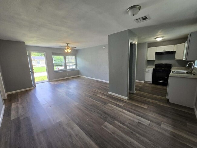 Photo - 542 E 57th Pl N