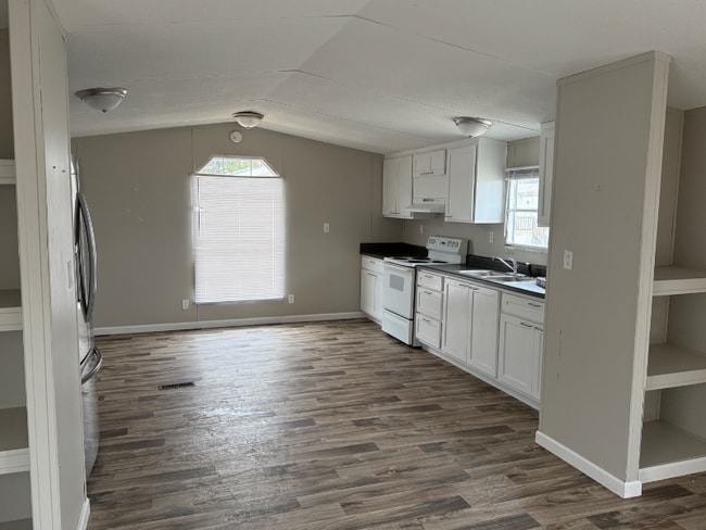 Photo - 80 Redwood Ln