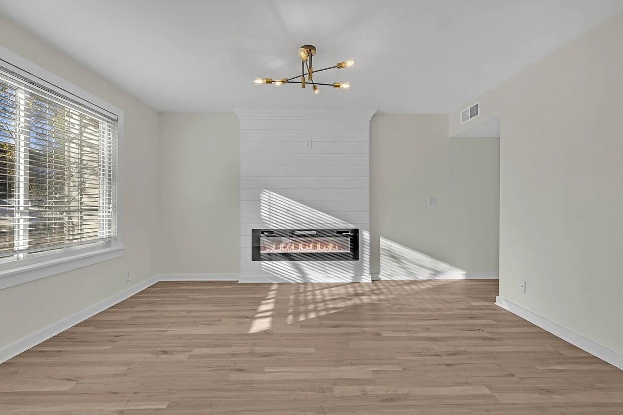 Living room - 4958 Edmondson Pike (Nashville, TN)